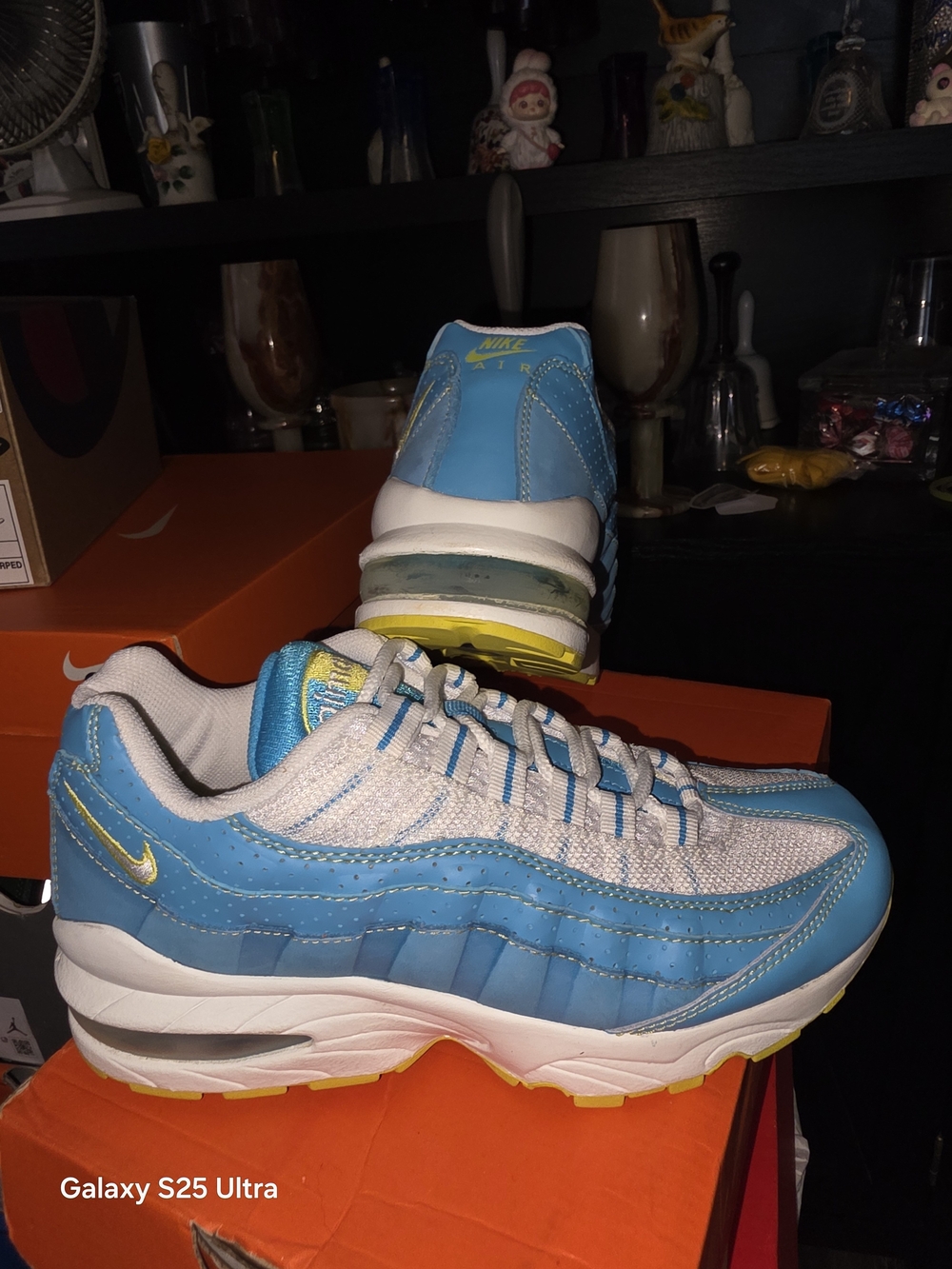 Nike Air Max 95 LE Youth Blue, White & Yellow Sneakers. New In Box. 4Y/5.5W